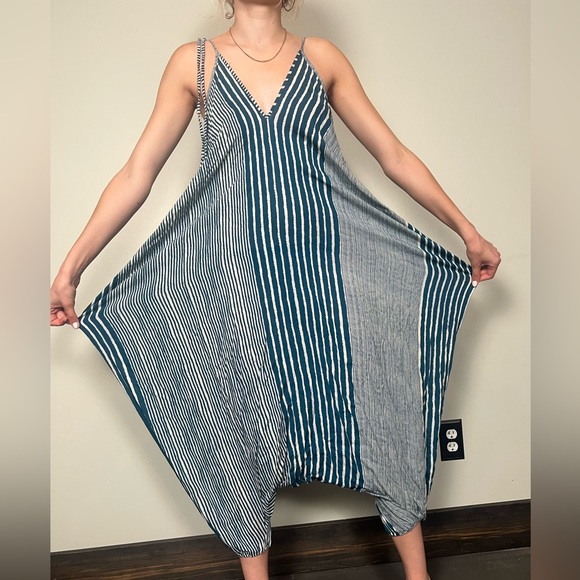 One Size Blue Striped no waist Jumpsuit with Shoulder Ties and elastic on legs - Picture 6 of 9
